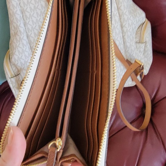 Michael Kors Abbey Cargo Backpack, w/ wallet - White & Tan main image 6